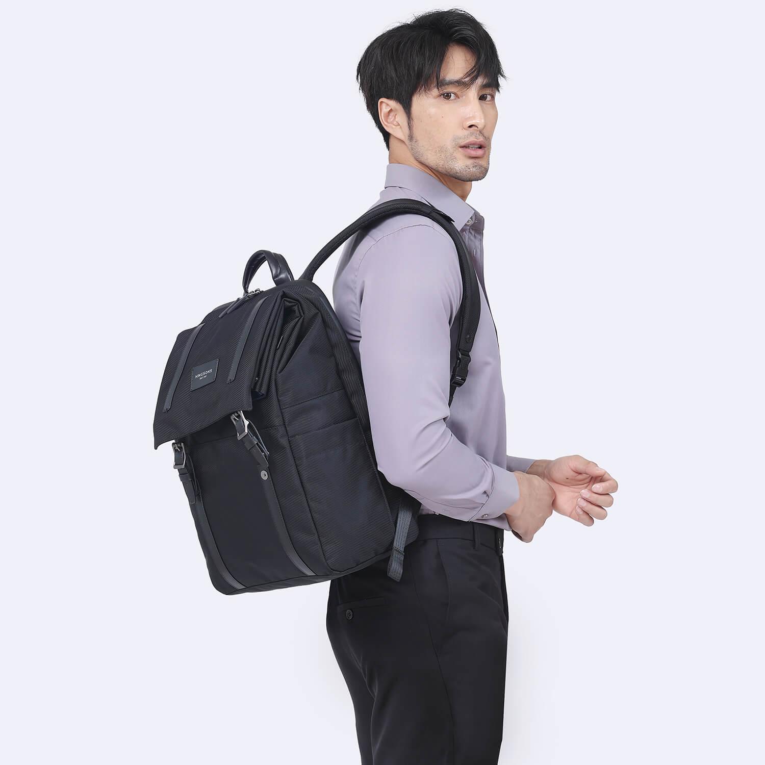 Model showcasing the Kingsons backpack ks3265w