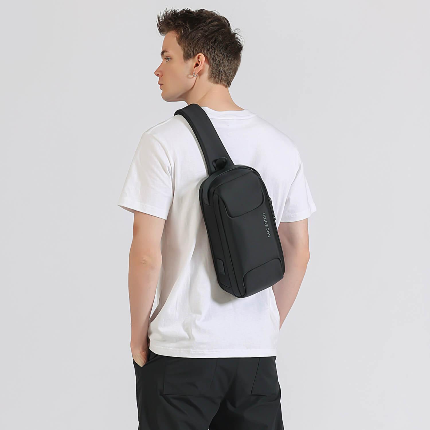 Model showcasing the Kingsons backpack ks3288w